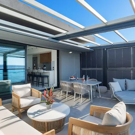 Seagull Luxury Next To The Sea - By Apokornas Apartament